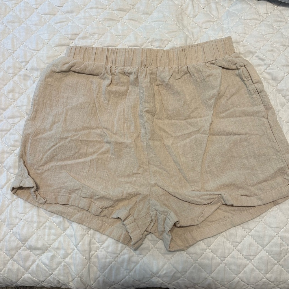 High waist linen shorts !! Size S, no stains